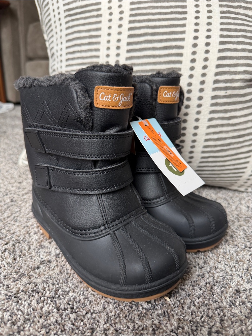 NWT Cat & Jack black Denver snow boots size kids 11